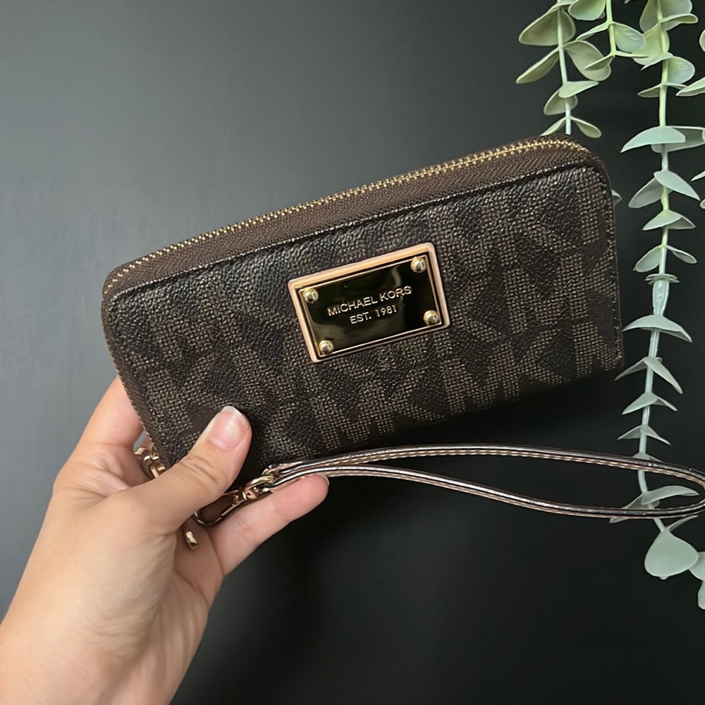 Michael Kors Signature Set Travel Continental Wallet